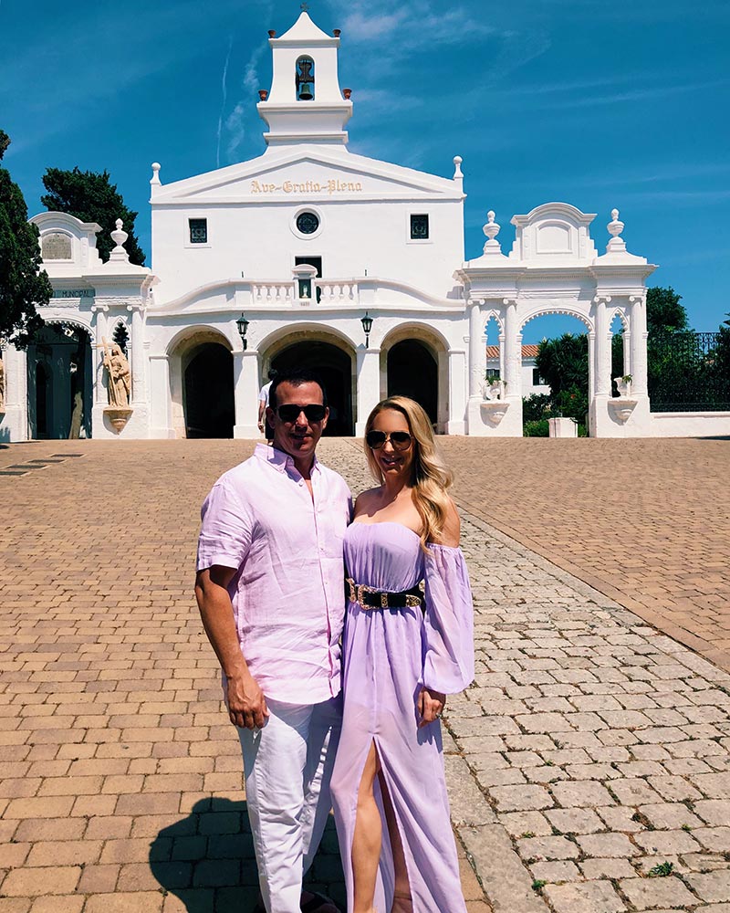 menorca mahon cathedral couple
