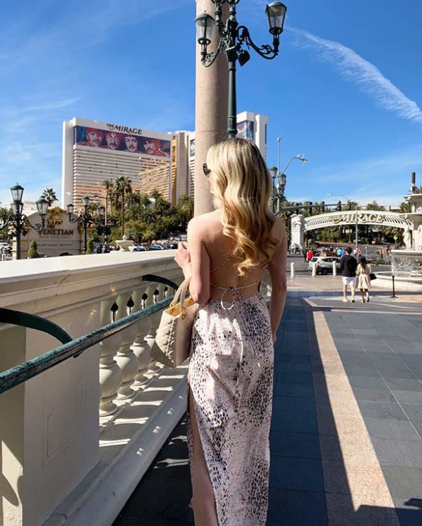 petite maxi dresses for summer Backless And Tie Back Design Gives The Dress Personality 15 Petite-Friendly Summer Dresses for