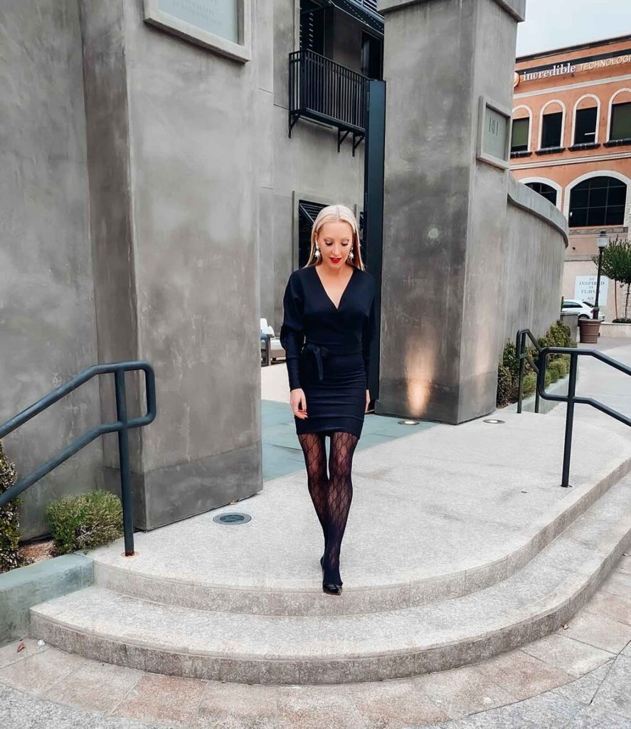 Fashion blogger gucci tights black dress