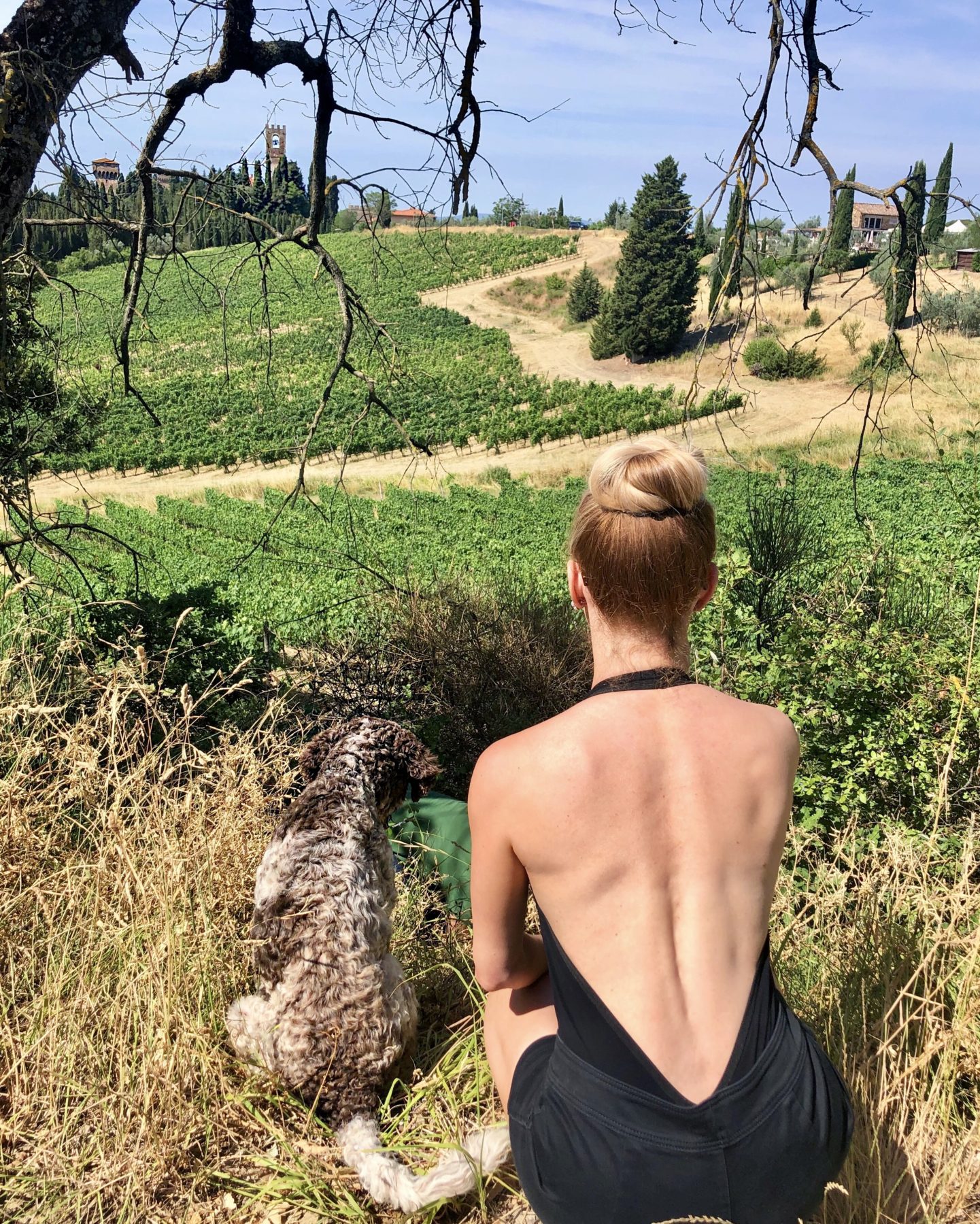 Truffle hunting Tuscany Italy dog travel blogger