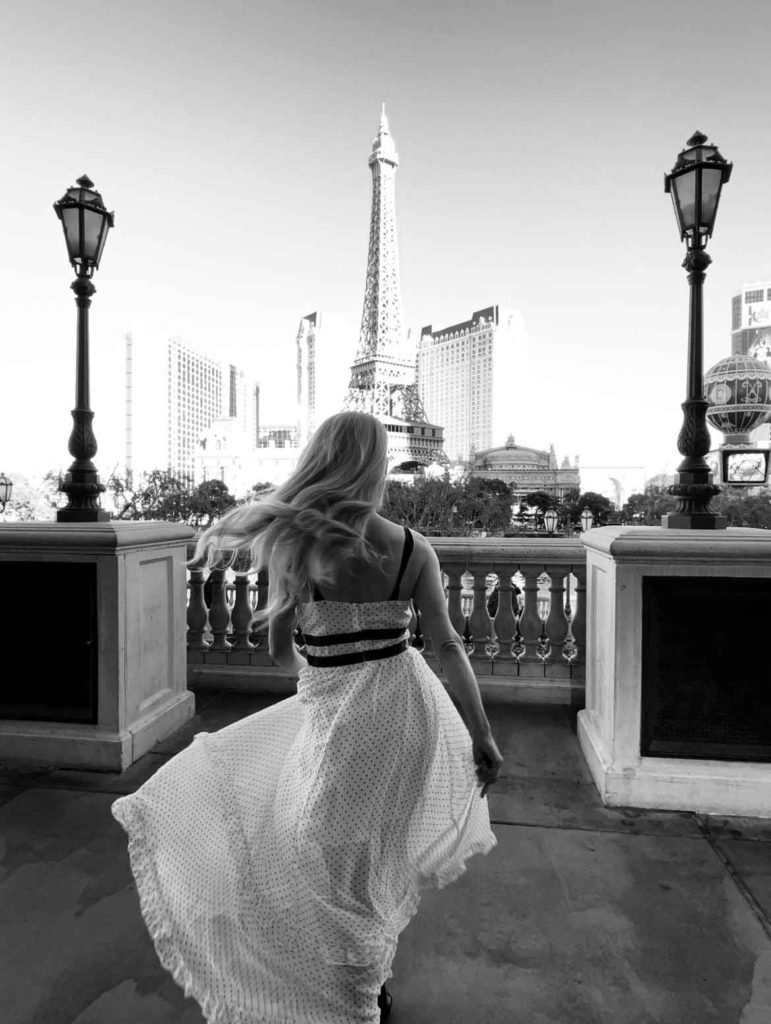 best fashion blogs 2023 glamour gains blogger Eve Dawes Eiffel Tower