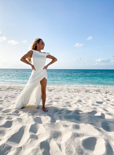 25 Best Sexy Bride Outfits & Dresses to Wow Your Fiancé in 2023 ...
