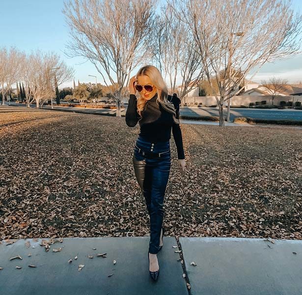 fall must haves womens fashion blogger Eve Dawes black outfit