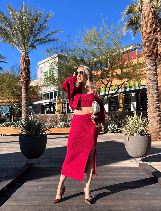 Spring 2023 color trend saffron crop top set fashion blogger Eve Dawes