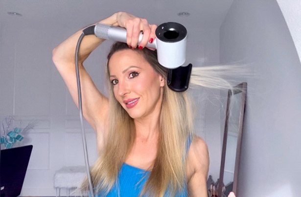how use Dyson flyaway attachment Supersonic hair drier 