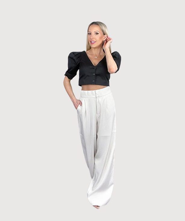 fashion blogger Eve Dawes white wide leg pants 2023