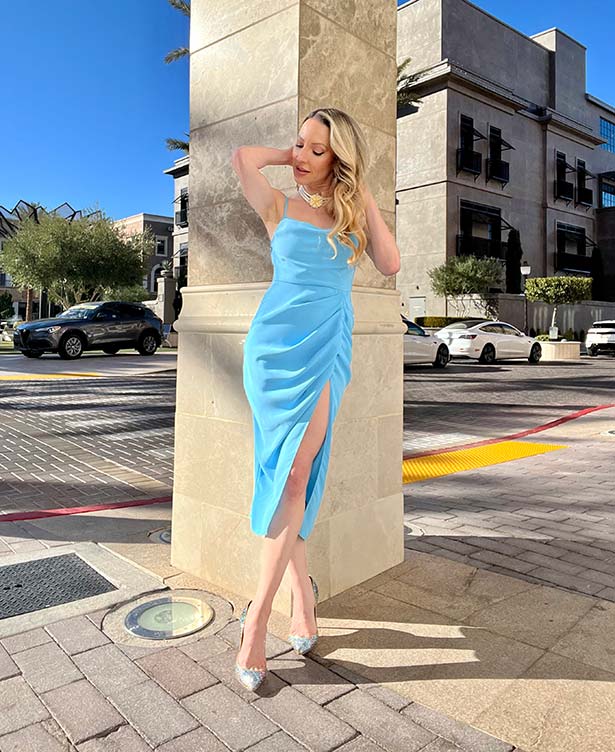 Fashionpass cocktail dress blue midi backless fashion blogger Eve Dawes Glamour Gains