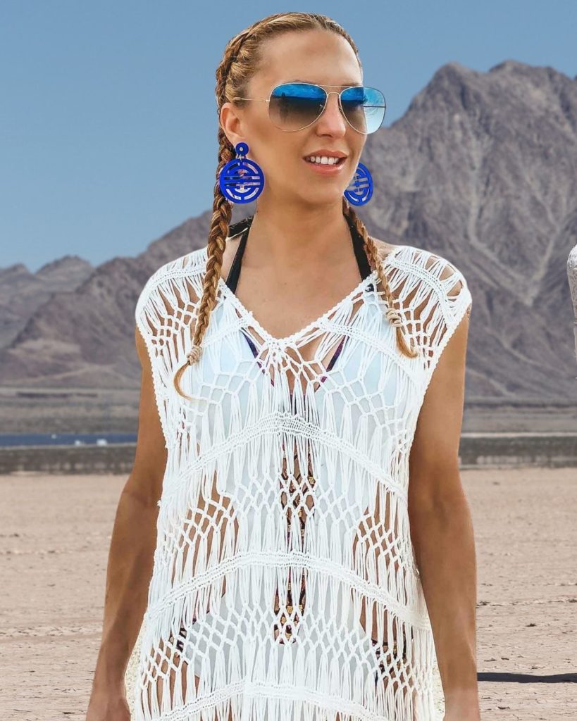 festival dresses outfit womens white crotchet dress fashion blogger Eve Dawes Vegas
