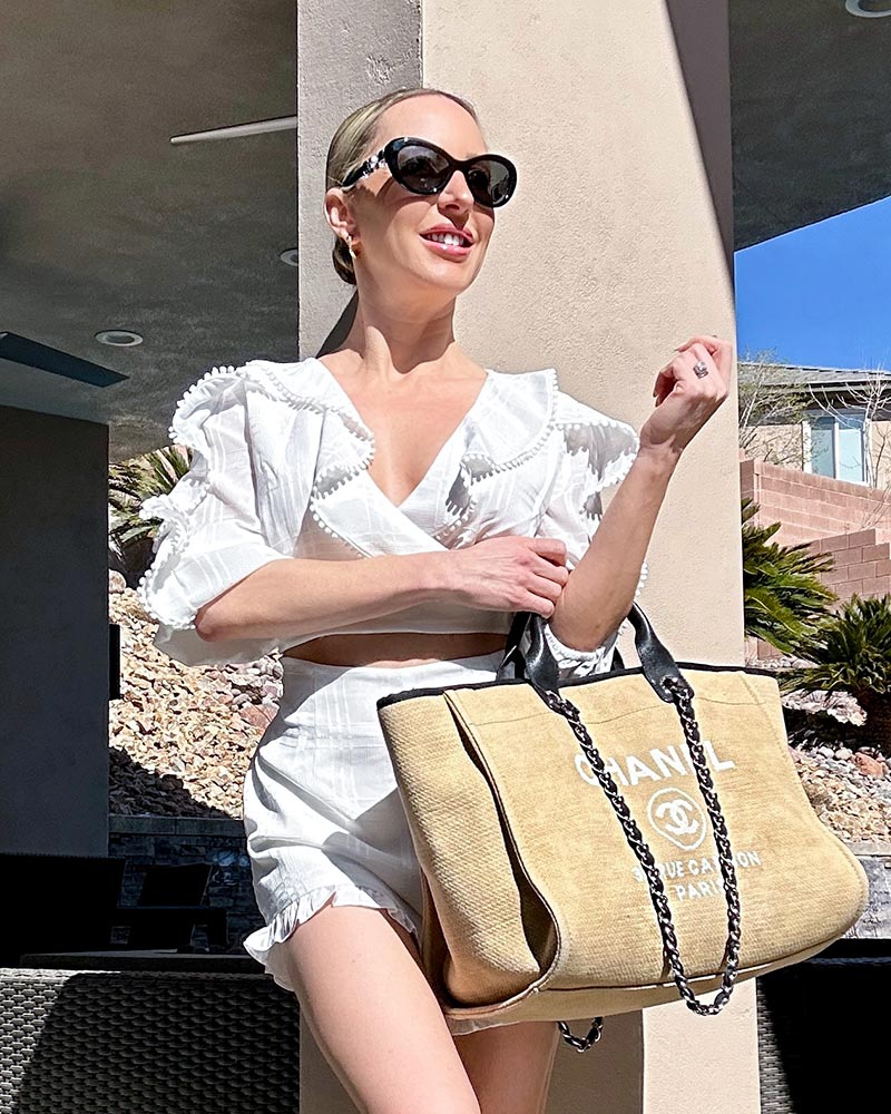 chanel deaville tote bag canvas beige black fashion blogger pool