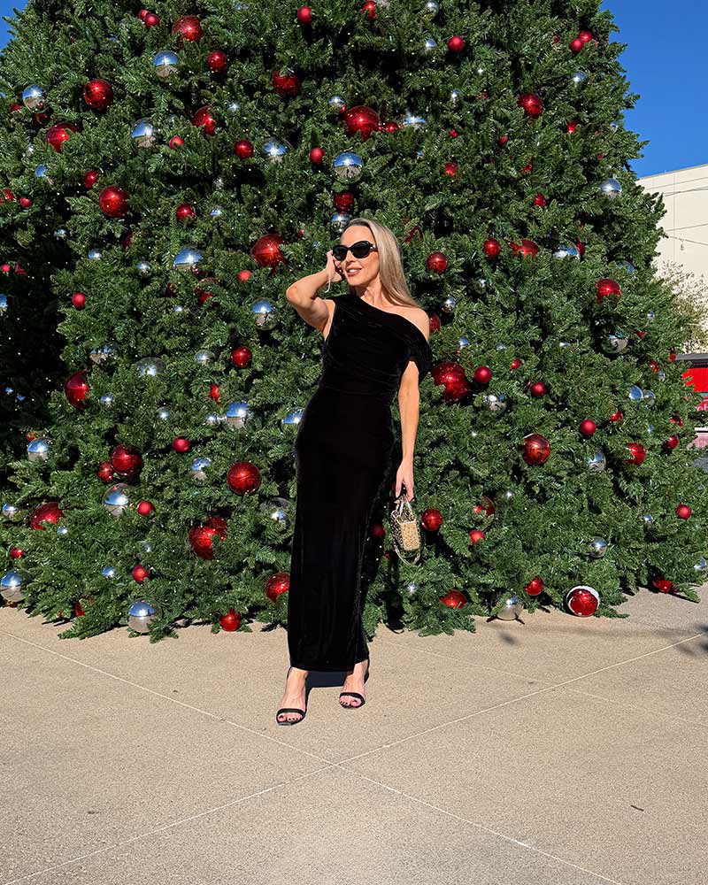 classy Christmas dress 2025 black velvet gown