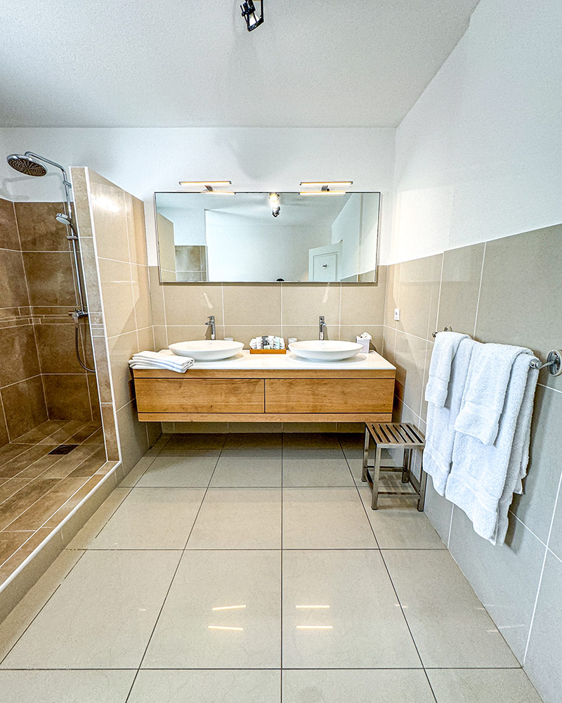 Bleu Emeraude hotel review bathroom