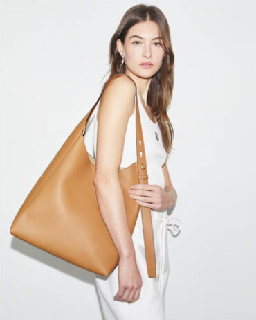 Tory Burch is BACK! I just got my hands the chic bag celebrities