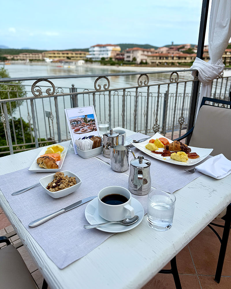 Gabbiano Azzurro hotel & suites breakfast golfo aranci