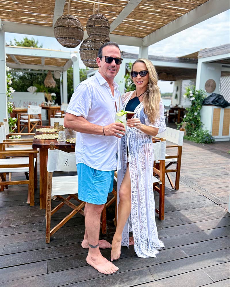couple Nikki Beach Costa Smeralda cocktails