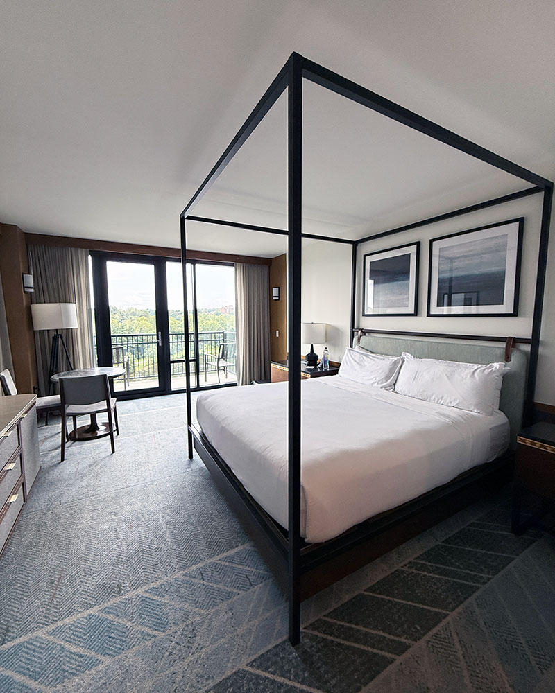 Merriweather Lakehouse Autograph Collection Balcony King Lake View Guest room