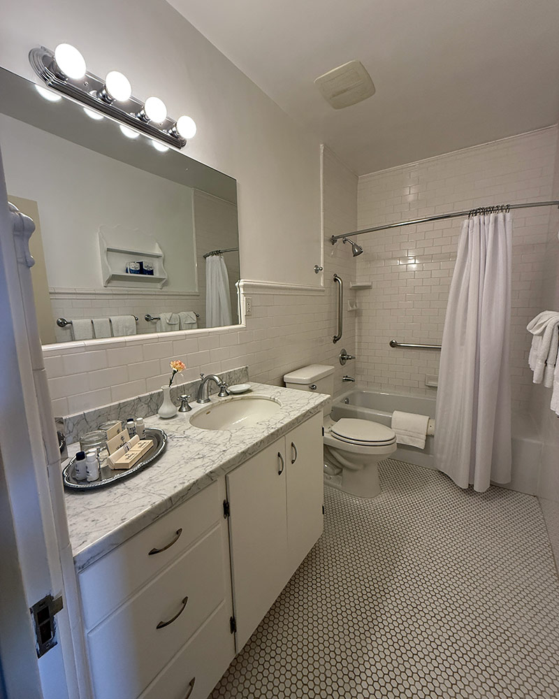 Arizona Inn review bathroom