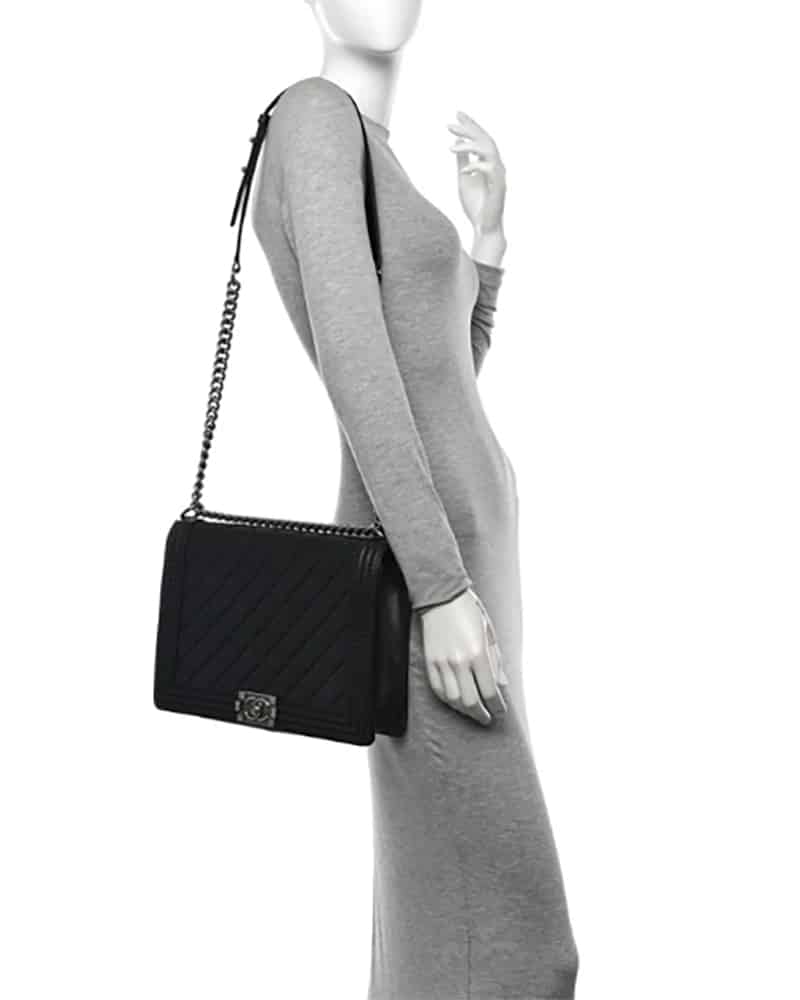 chanel boy flap bag black large