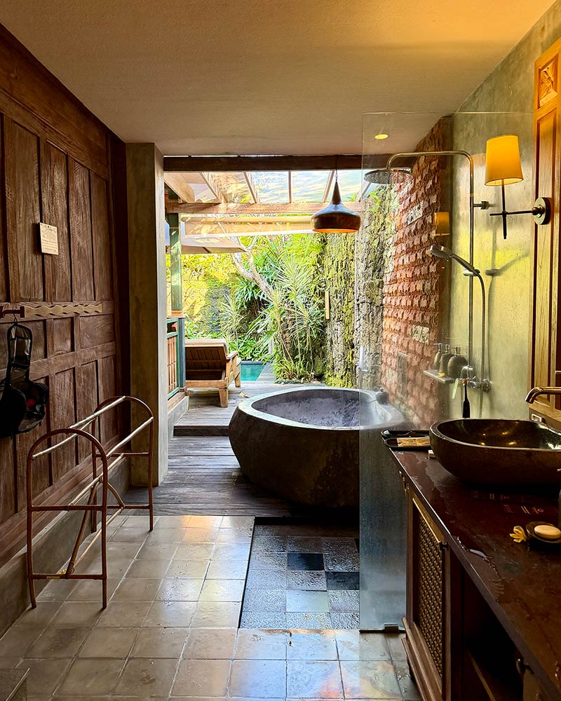 Pramana Watu Kurung artists villa outdoor bathroom
