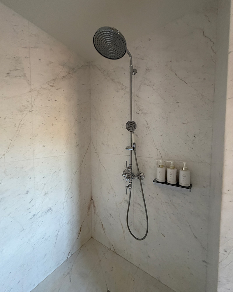 Château de la Gaude Relais & Châteaux Provence luxury hotel shower