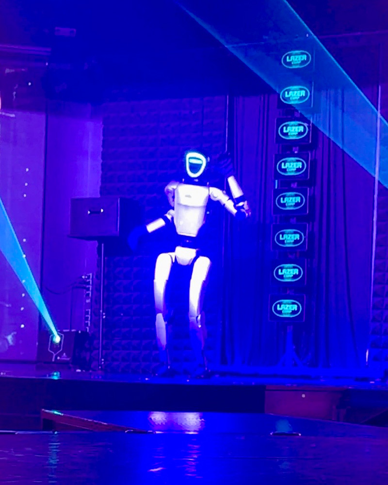 best magic show Las Vegas Hacked Mandalay Bay robot magician