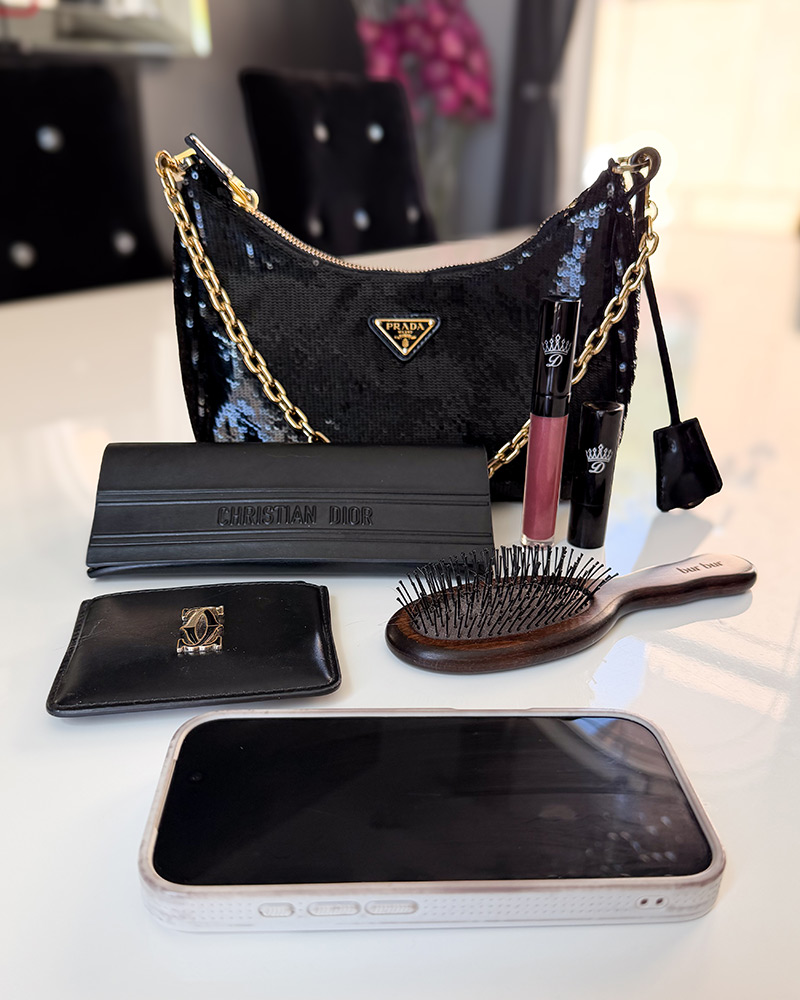 what fits in prada re-edition 2005 bag