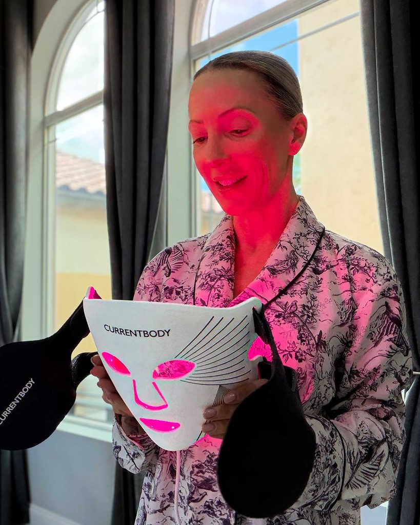 currentbody led mask series 3 advanced clearing mode