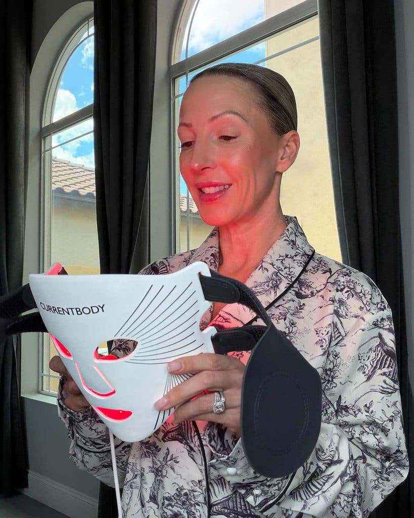 Currentbody led mask series 3 red light therapy