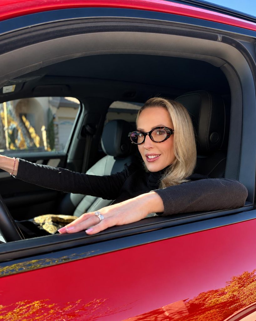 vicci eyewear bianca rx prescription glasses worn by eve dawes in red car